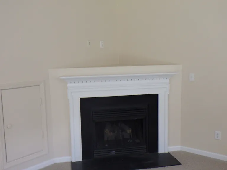 381 Woodson Dr — Photo 5