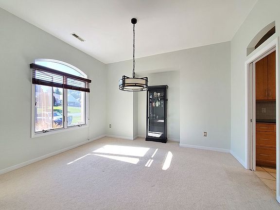 4th image of 1713 Cambridge Dr