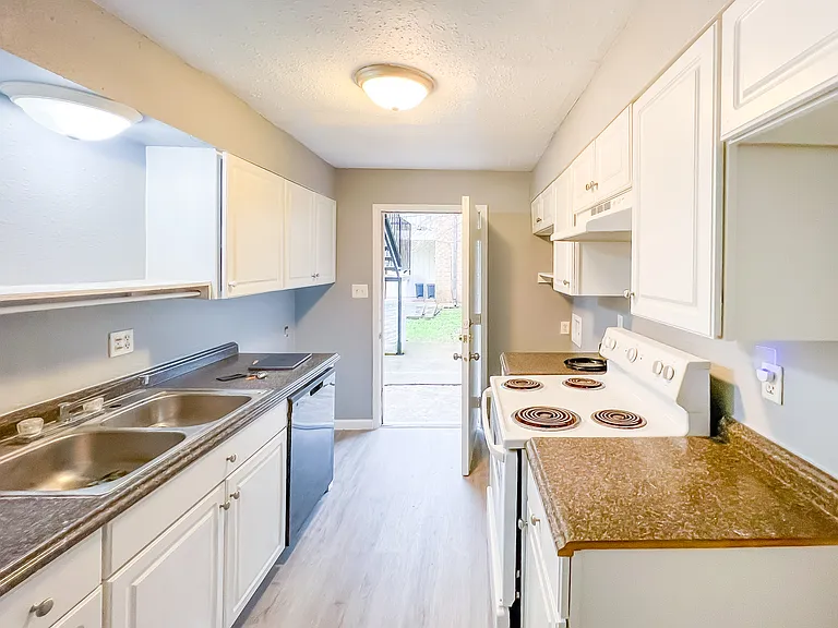 200 Uhland Rd — Photo 17