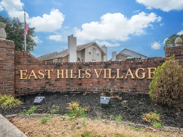 305 Village Ln W, Dickson, TN 37055