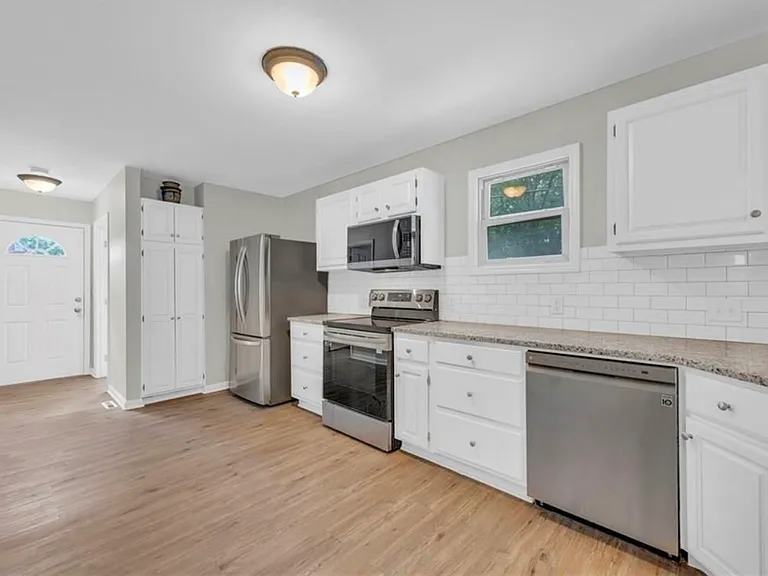 2942 Wayne Ave #1 — Photo 10