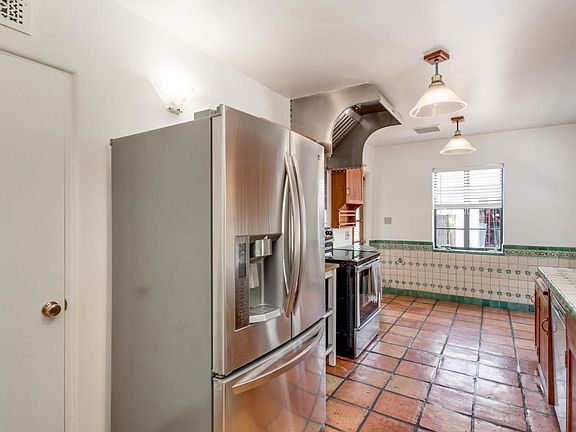 Eat In Kitchen w/Pantry