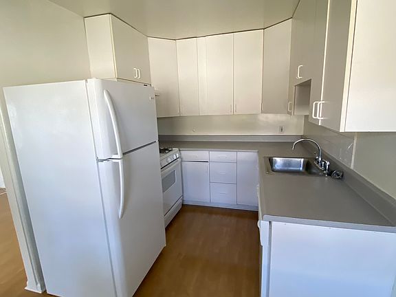 5th image of 1520 1/2 Idaho Ave #1520-1/2