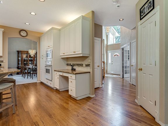 4th image of 3912 NE 134th St