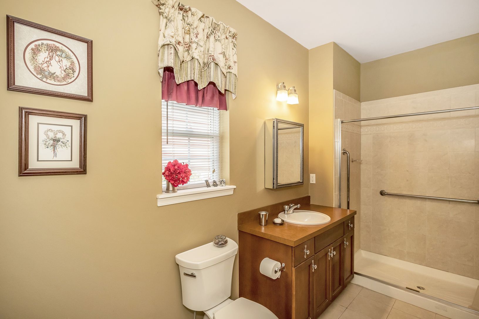  Primary En-Suite Bathroom