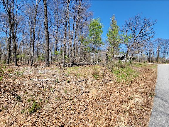 2nd image of 2 Houghton Ln