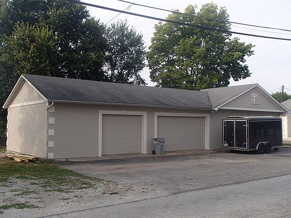 2200 sq ft 4-5 car w/full ba