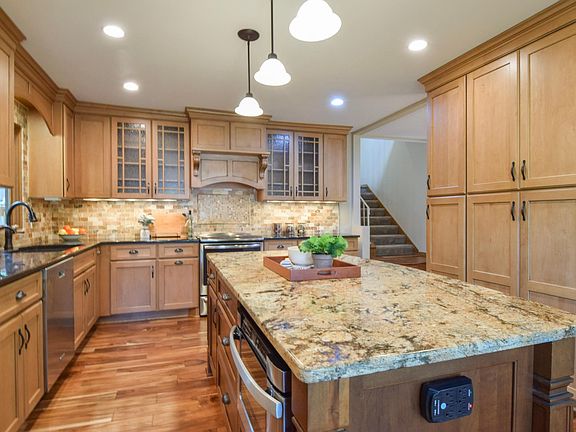 3rd image of 4428 Pleasant Dr