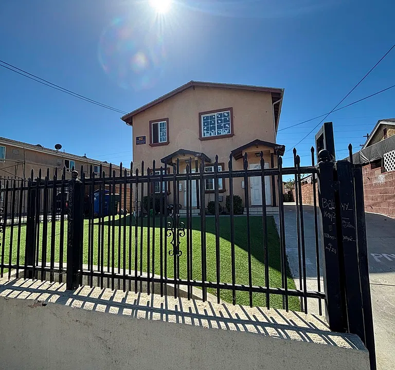 11417 S Stanford Ave