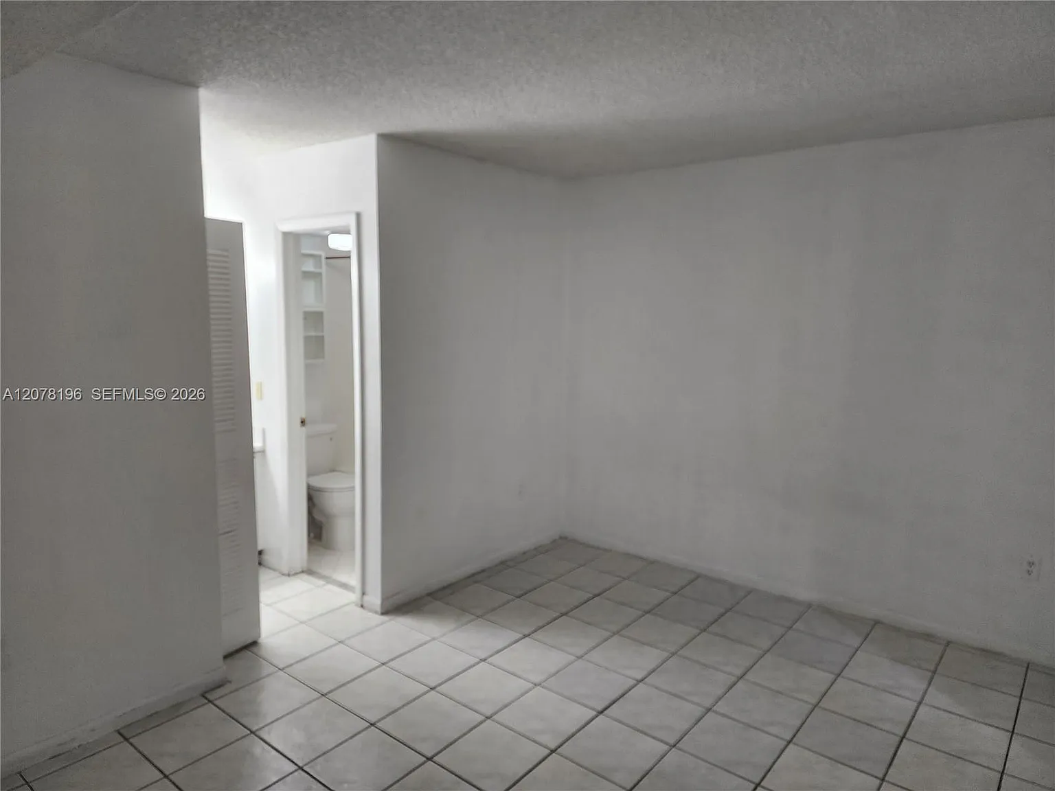 2 bed, 1100 sqft, $2,200 — Photo 4