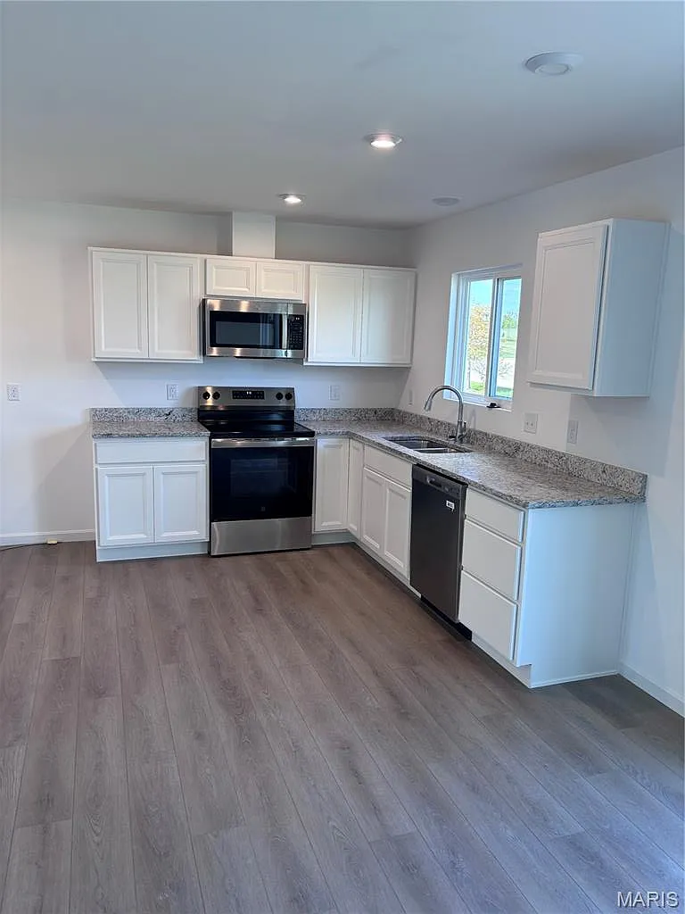 3 bed, 2.5 bath, 1363 sqft, $2,500 — Photo 3