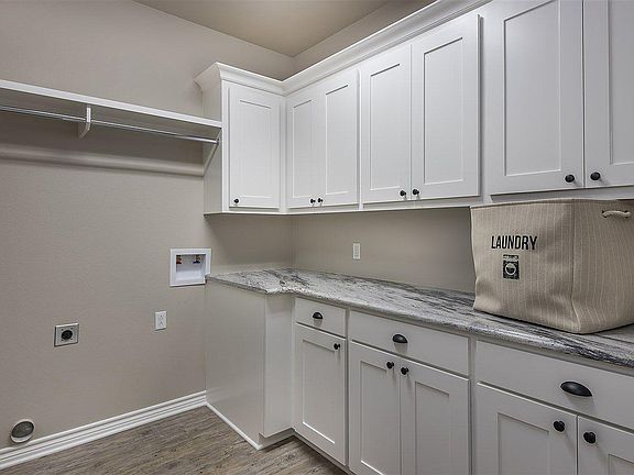 4th image of 210 Sierra Vista Ln