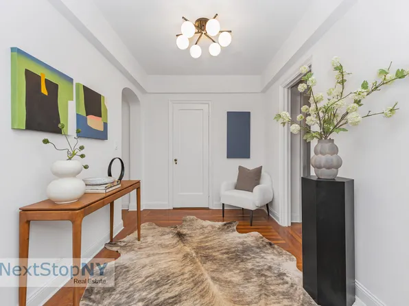 400 East 52nd Street image 8 of 10