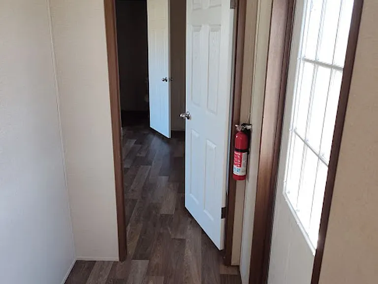 5600 W Kilgore Ave — Photo 27