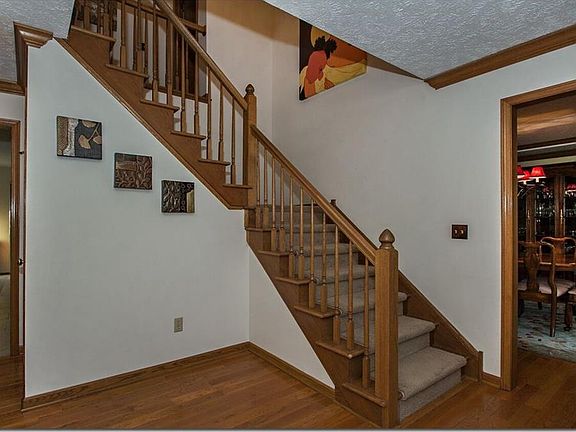 3rd image of 33409 Seneca Dr