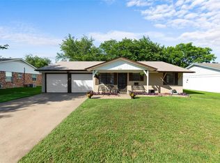 524 NW Mound St, Burleson, TX 76028