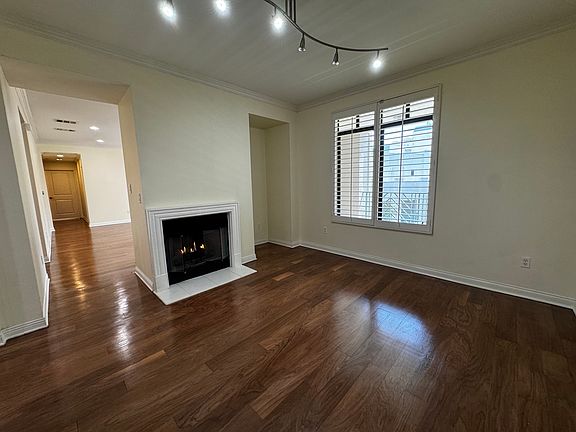5th image of 5625 Crescent Park W APT 419