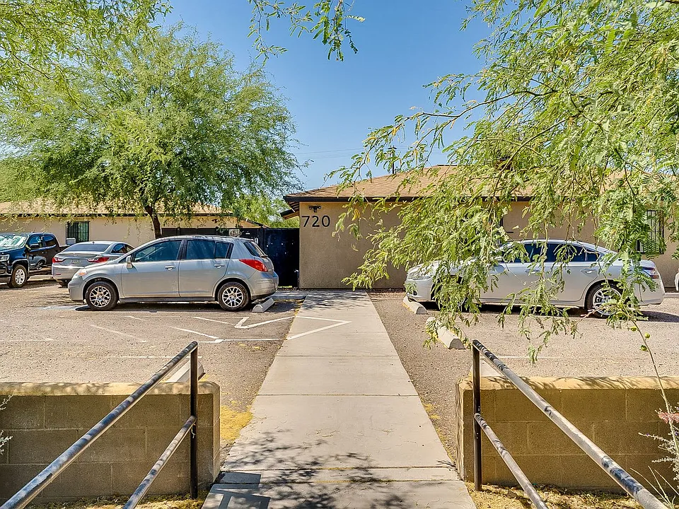 720 E. Lester St.