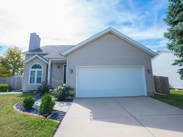 1708 Royal Pointe Dr, Bloomington, IL 61704