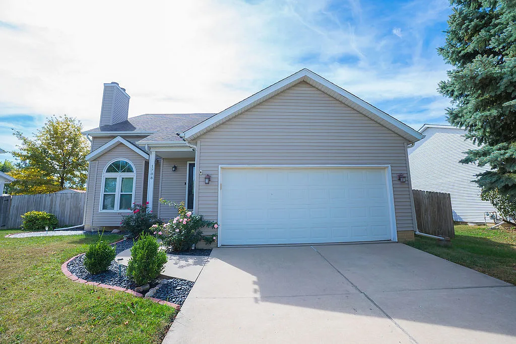 1708 Royal Pointe Dr photo 1