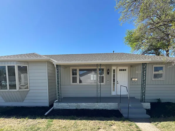 208 W 4th St, Ellis, KS 67637