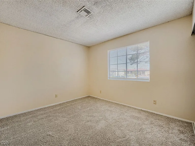 2745 Jennydiane Dr #D — Photo 13