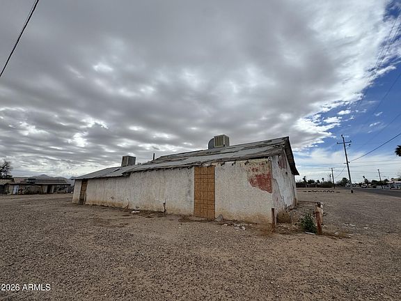 5th image of 327 W DR MARTIN LUTHER KING Street