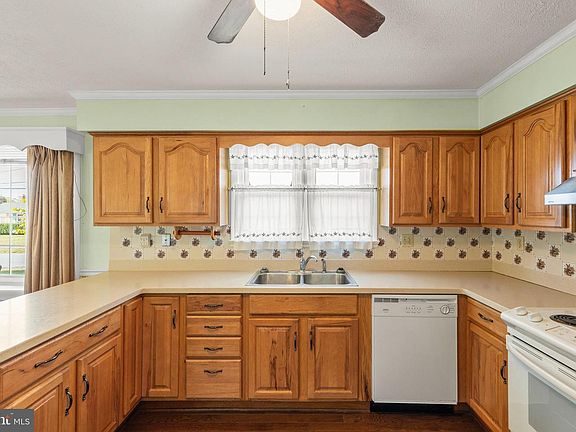 4th image of 204 Ridge Rd