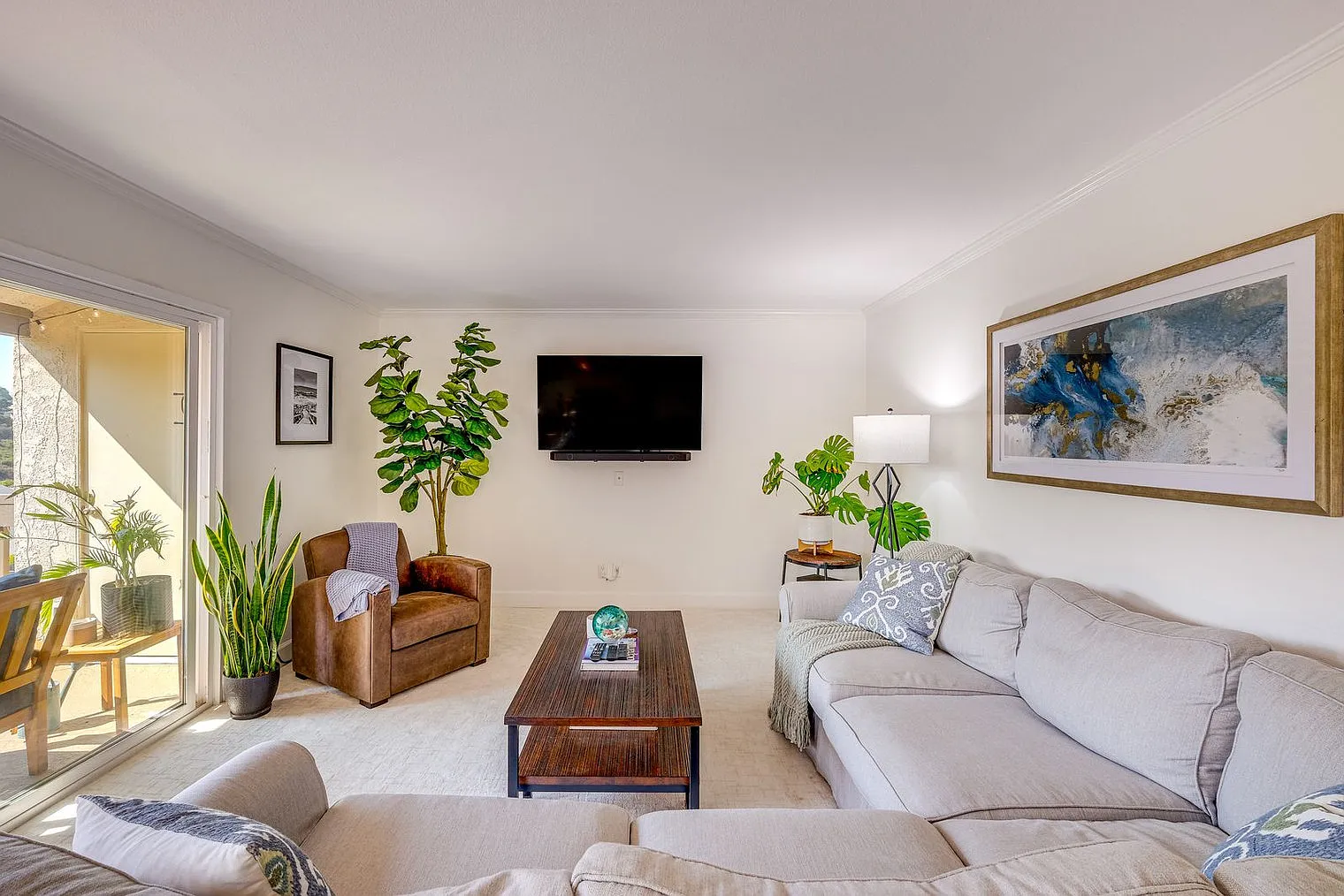 1 bed, 1.0 bath, 688 sqft, $4,432 — Photo 2