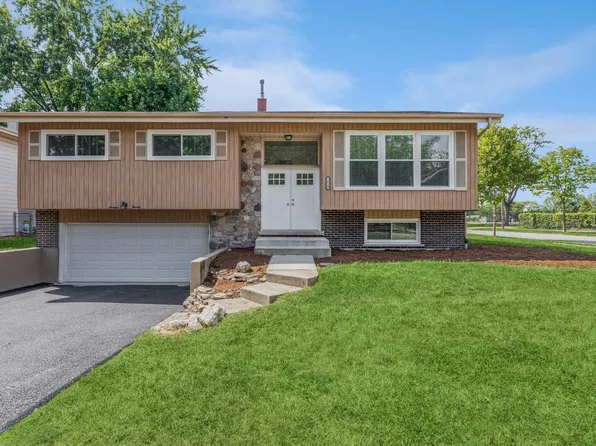 1620 N Burning Bush Ln, Mount Prospect, IL 60056