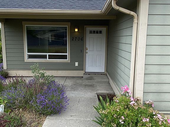 4th image of 2706 Granville St