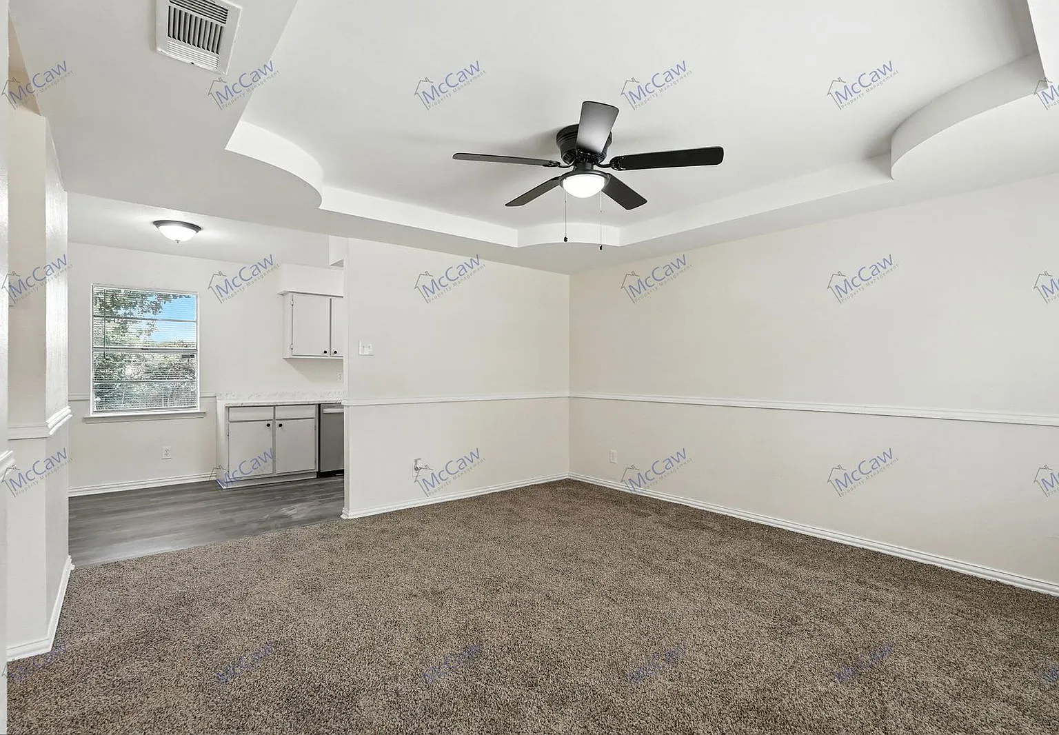 3 bed, 1.0 bath, 886 sqft, $1,650 — Photo 3