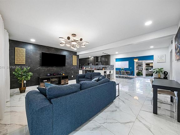 4th image of 2441 Alcazar Dr