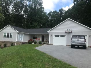 1402 Triangle Rd, Bluefield, VA 24605