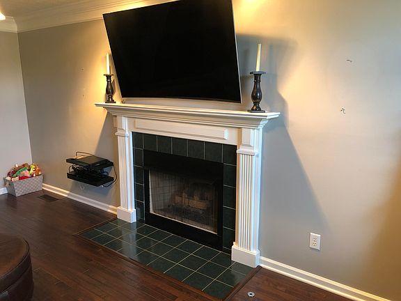4th image of 2807 Breezy Point Ln