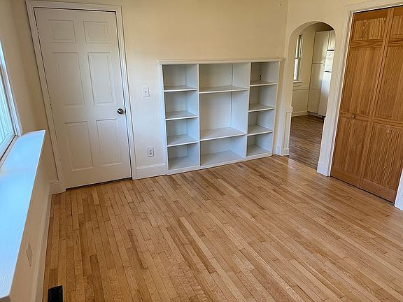 5th image of 137 Woodlawn Rd