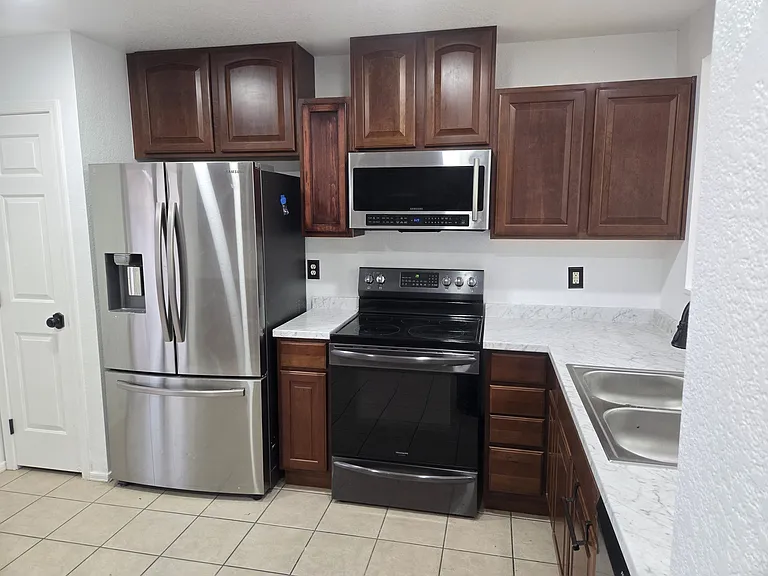 643 W Kingman Loop — Photo 4