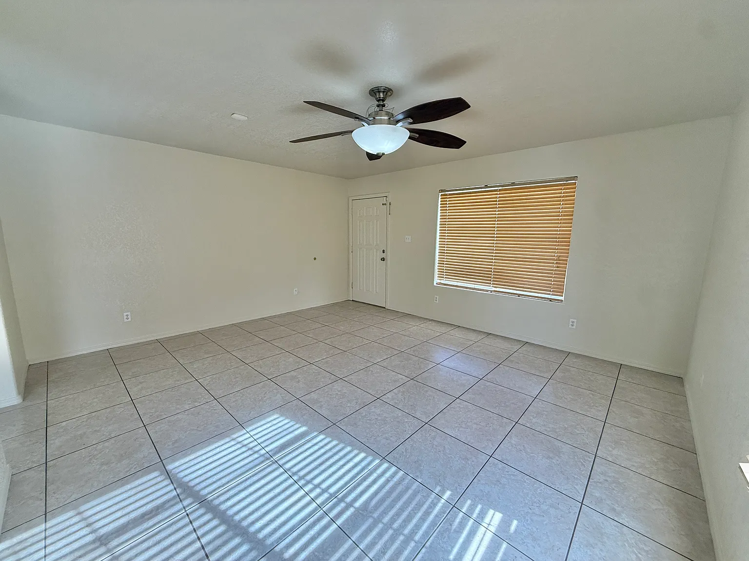 4 bed, 2240 sqft, $1,995 — Photo 4