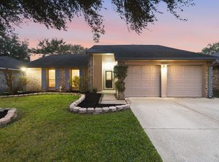 16918 Barkentine Ln, Friendswood, TX 77546