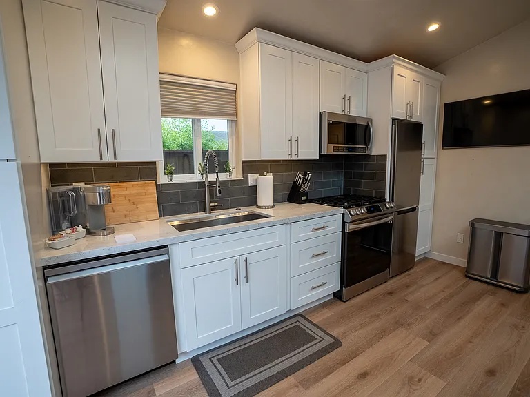 917 Hillcrest Ct — Photo 4