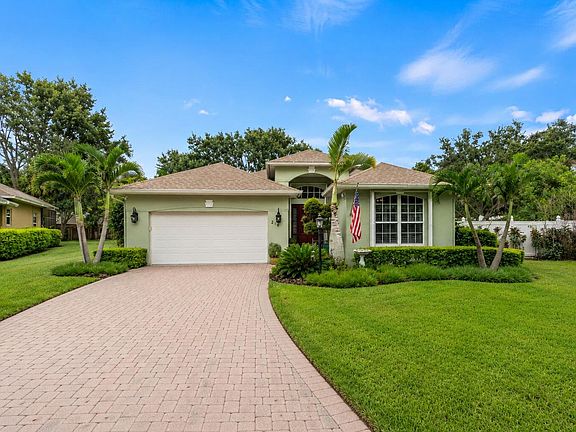 5th image of 210 CHAMPAGNE Court SW