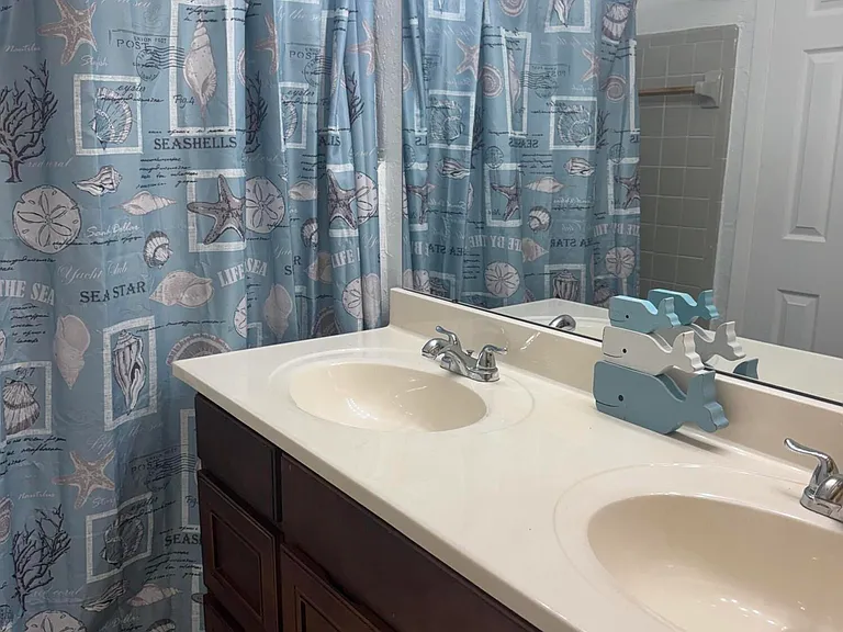 4281 Yorkshire Dr — Photo 32