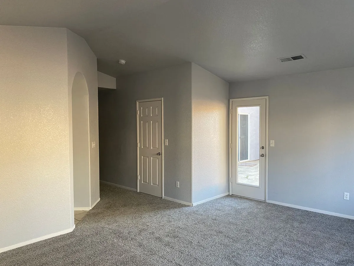 Building Photo - 740 Rhine Ct
