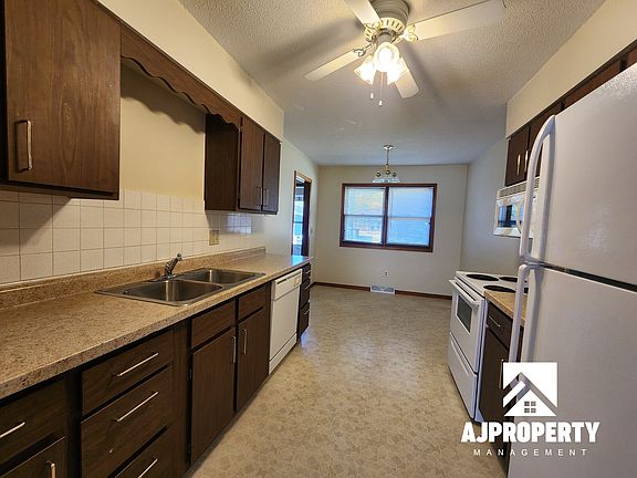 3rd image of 3305 S Elmwood Ave