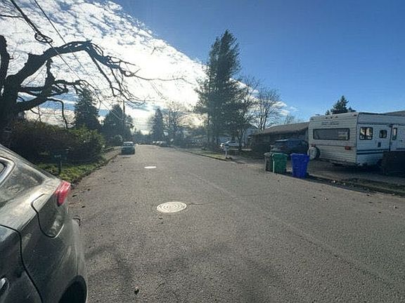 4th image of 623 SE 146th Ave