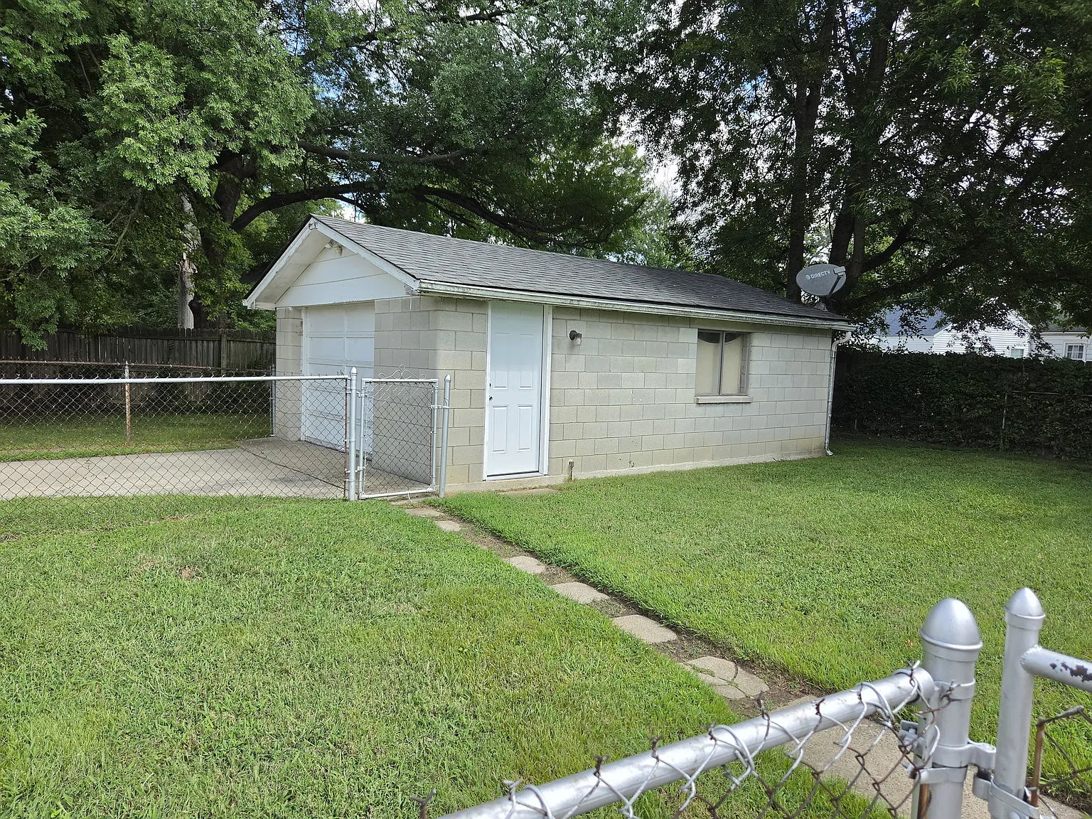 3 bed, 874 sqft, $1,295 — Photo 3