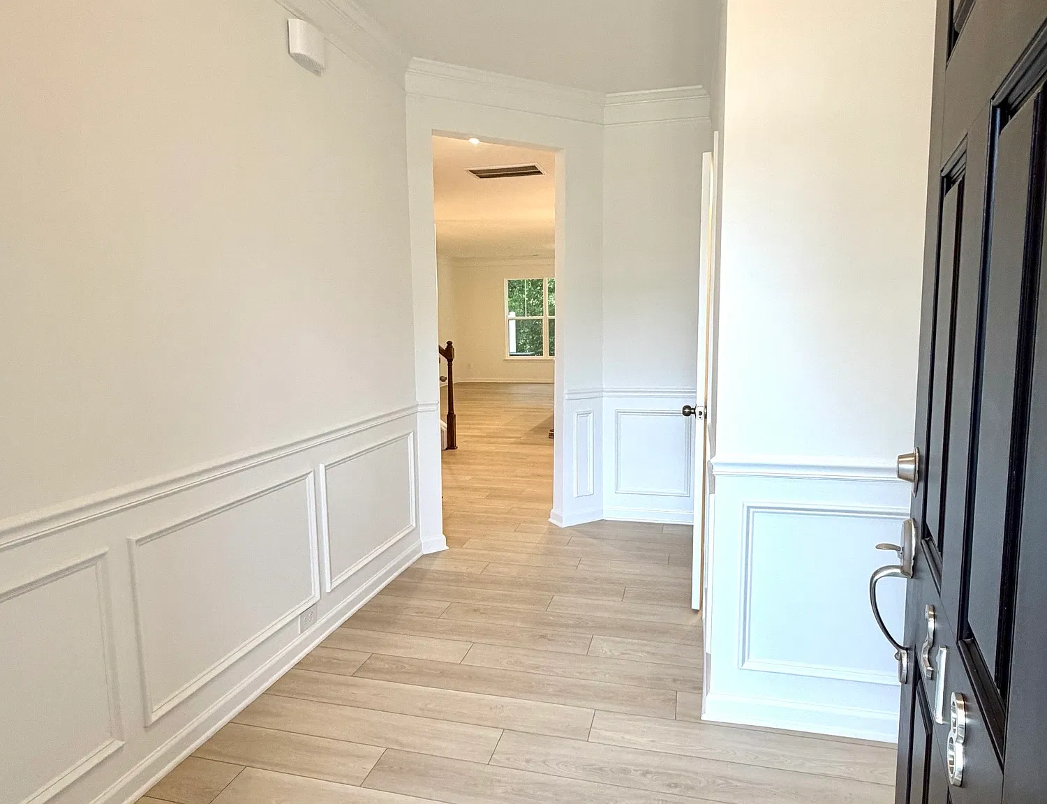 3 bed, 2.5 bath, 1817 sqft, $1,900 — Photo 3