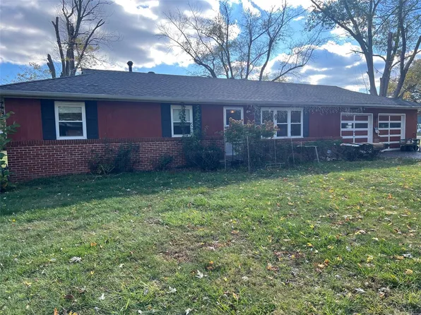 1378 Macklin Dr, Ballwin, MO 63021
