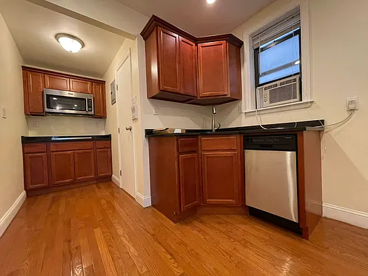 Rented by Douglas Elliman | media 14