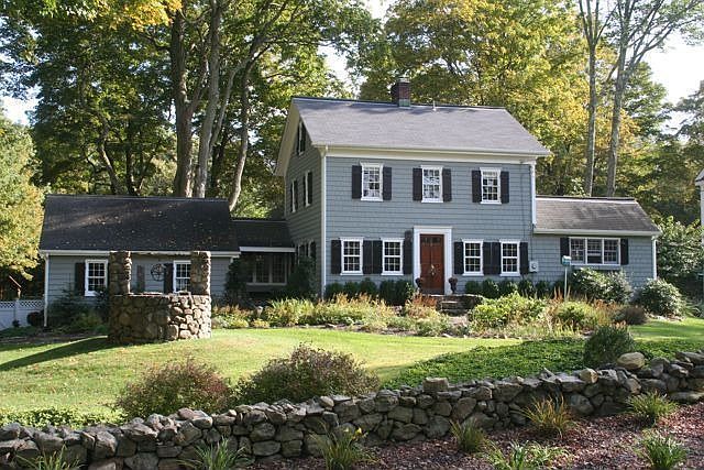 Late 18th century colonial on beautiful grounds in northeastern New Canaan